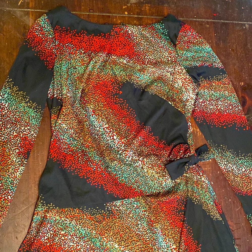 Vintage cocktail party dress. Exposed midriff, sort of. Very cute. Made in USA.